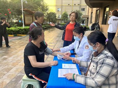 金水区未来路街道义诊服务 暖心守护居民健康，健康咨询送到家门口